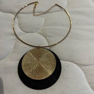 Elegant Gold and Black Pendant Necklace